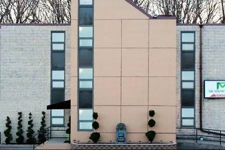 Meadowbrook Motor Lodge